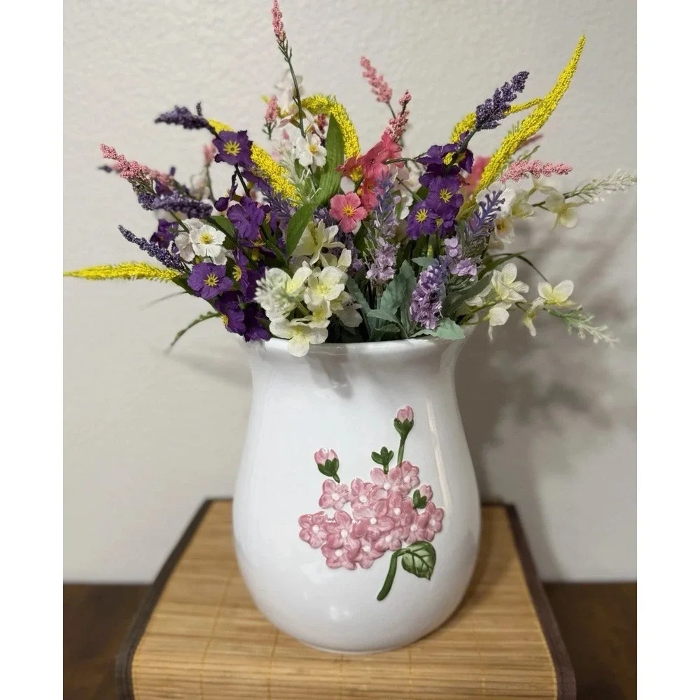 Martha Stewart Pink Hydrangea 3D Embossed Floral Vase Retired‎ Flowers Included